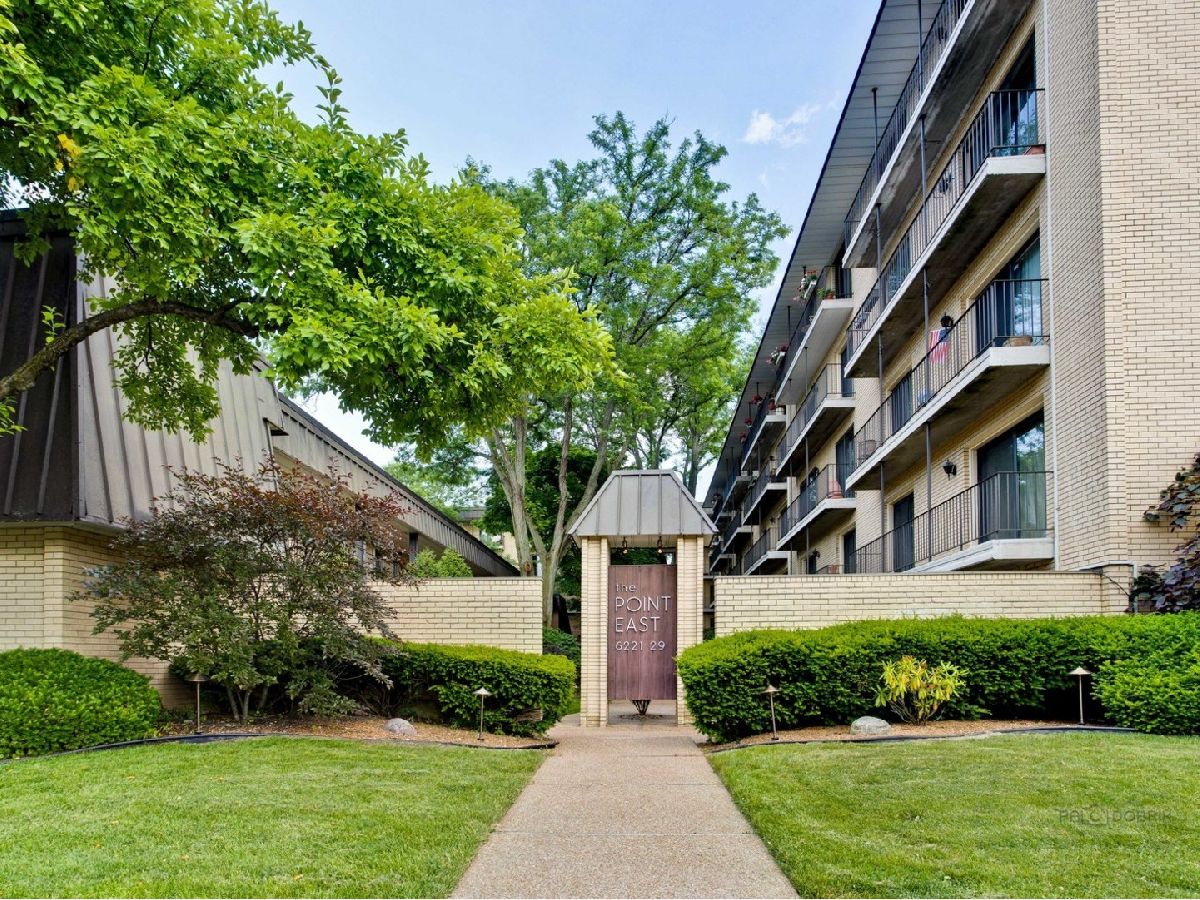 Condominiums Sold Point East Condominiums Chicago Illinois, 6221 Niagara