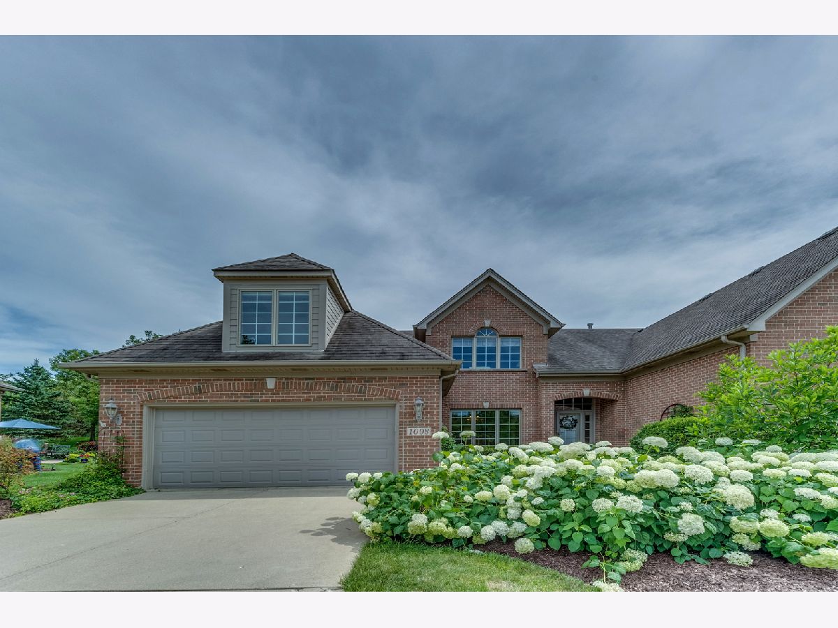 Townhomes Sold Charlestown Woods Naperville Illinois, 1008 Catherine