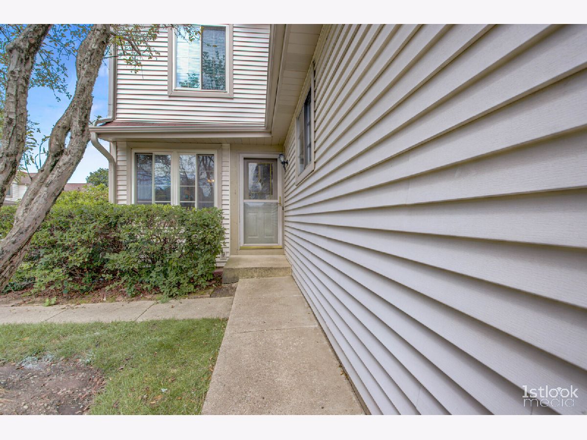 Townhomes & Homes Sold Forest Knoll Palatine Illinois, 390 Forest Knoll