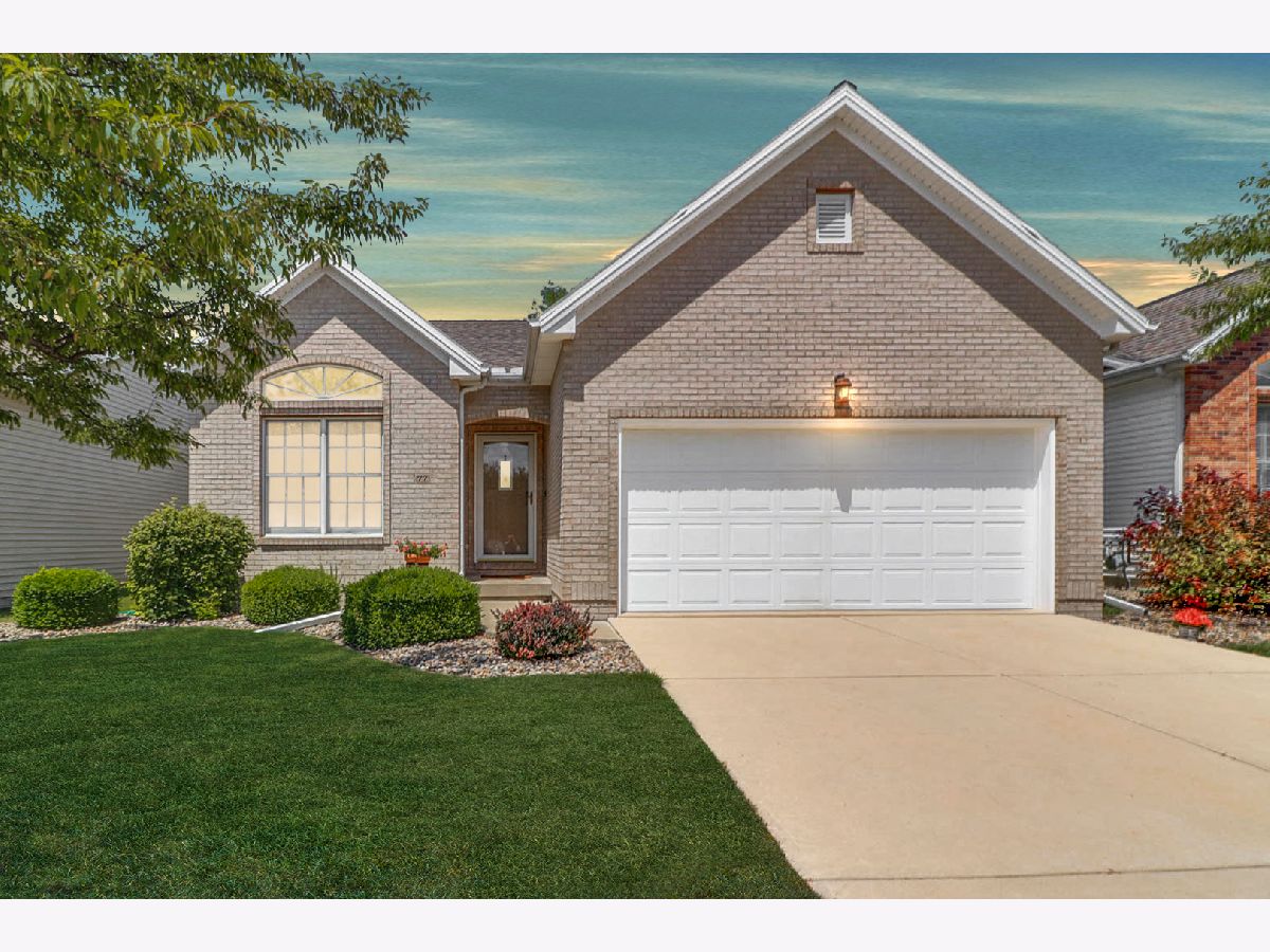 Homes & Condos & Townhomes Sold Ireland Grove Bloomington Illinois, 77 Crista Ann