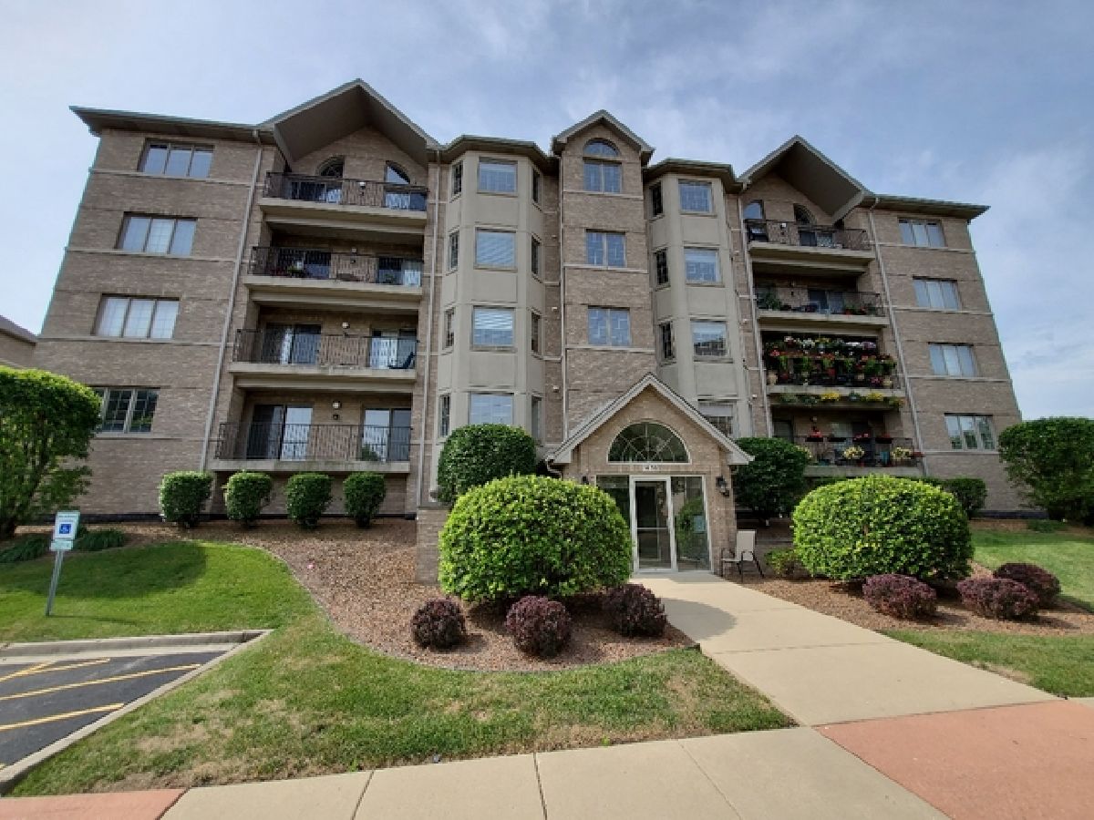 Homes & Condominiums Rented Goodings Grove Unit 4 Homer Glen Illinois, 14150 Sheffield