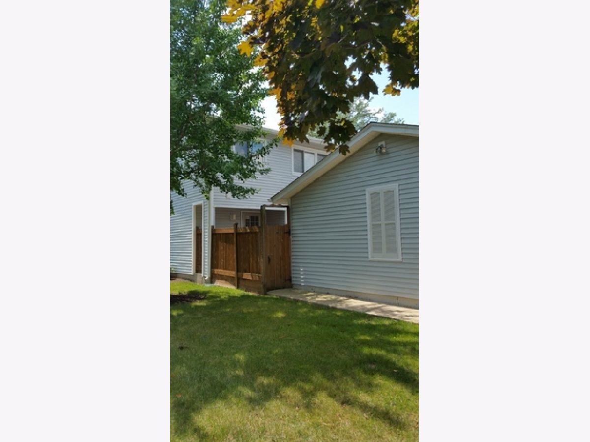 Homes & Townhomes Rented Ridgewood Buffalo Grove Illinois, 413 Hazelwood