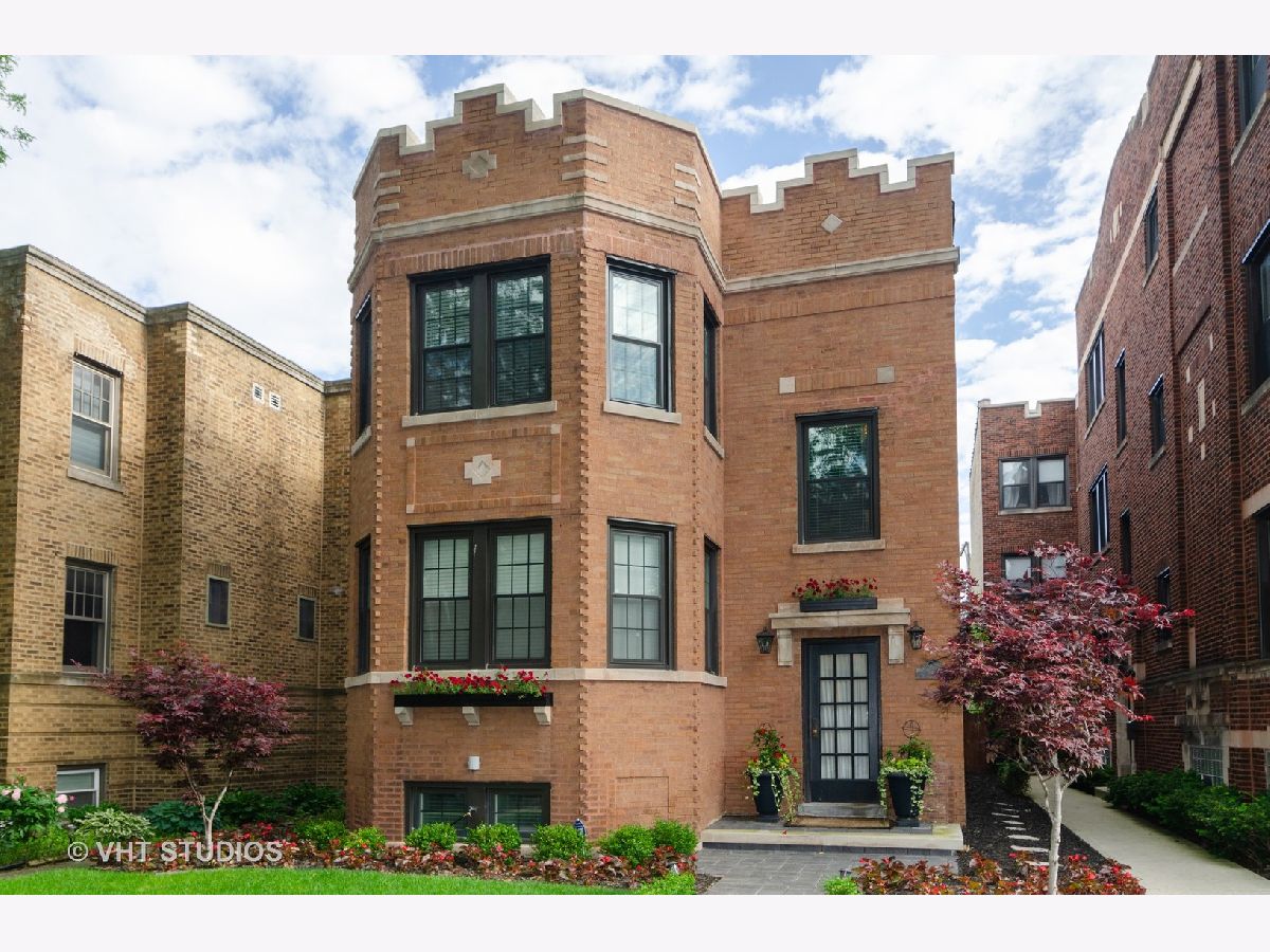 Homes & Condos & Townhomes Rented Bowmanville Chicago Illinois, 2034 Berwyn