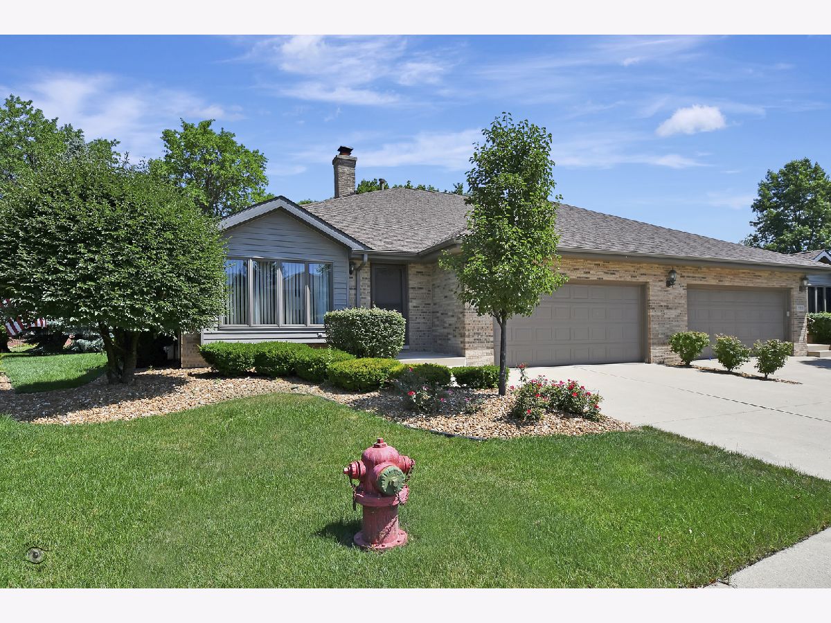 Townhomes Sold Hunt Club Estates Frankfort Illinois, 9318 Fox Run