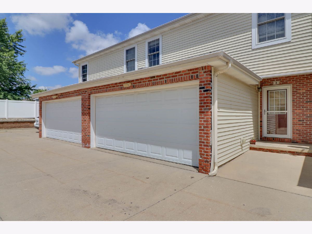 Condos & Townhomes Sold Airport Park Bloomington Illinois, 1104 Ekstam