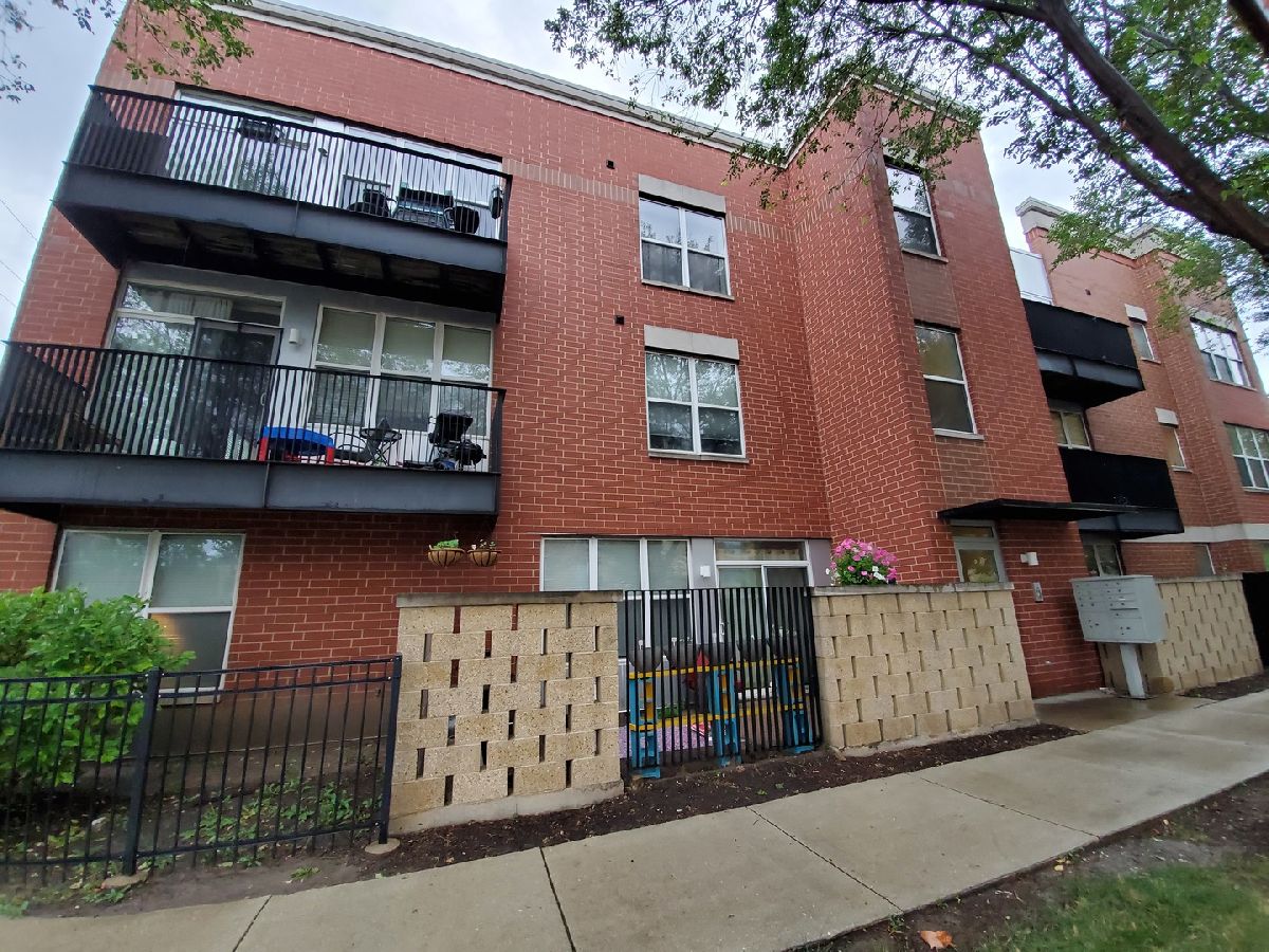 Condominiums Rented Westhaven Park Chicago Illinois, 1752 Maypole