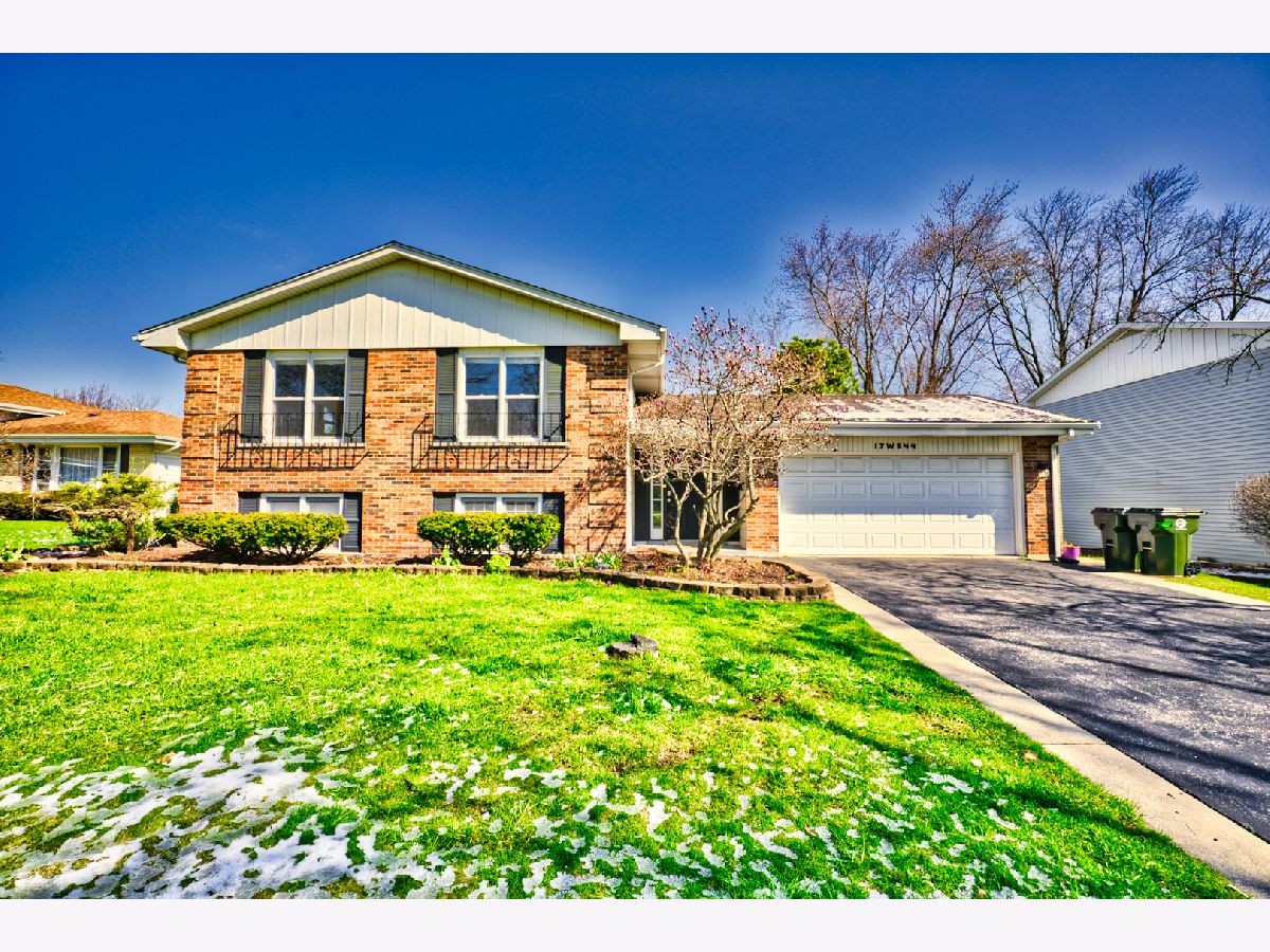 Homes & Condominiums Rented Hinswood Darien Illinois, 17W544 Concord