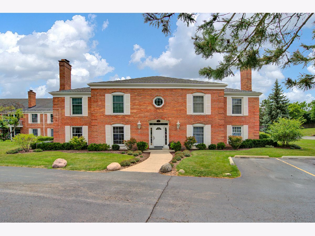 Carriage Way Burr Ridge IL, Condos & Townhomes & Homes For Sale & For