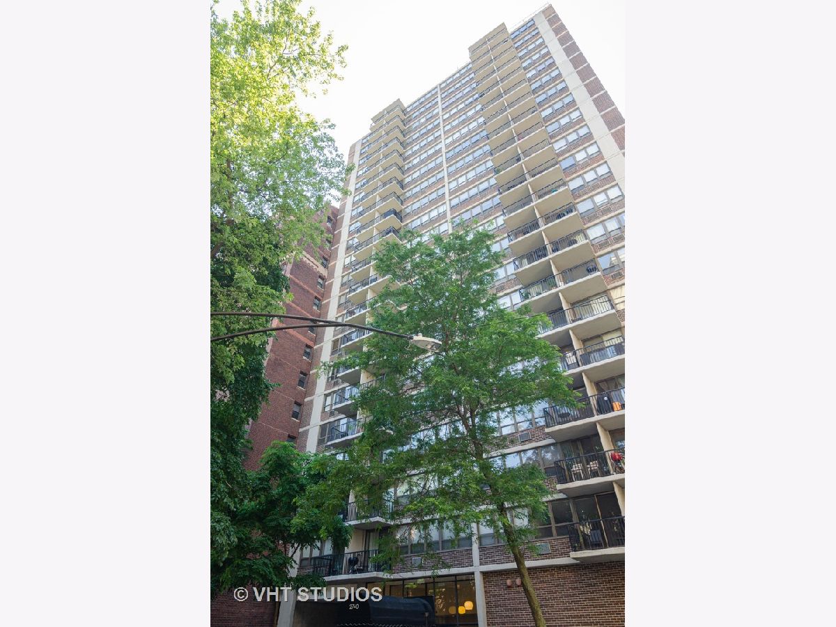 Condominiums Sold Parkview Towers Chicago Illinois, 2740 Pine Grove