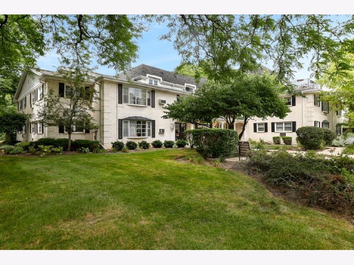 Condominiums Sold Hampton Courts Arlington Heights Illinois, 520 Eastman