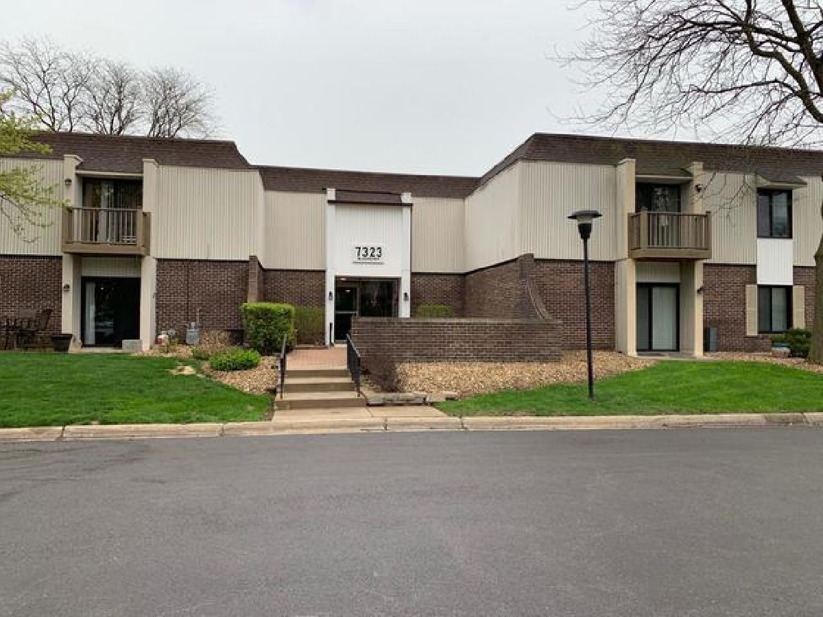 Condominiums Rented Fairview Commons Downers Grove Illinois, 7323 Blackburn