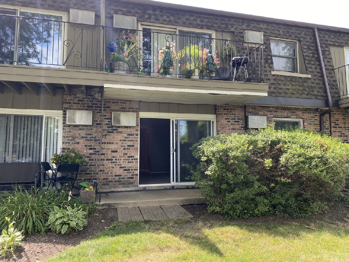 Condominiums & Homes Rented Buffalo Ridge Buffalo Grove Illinois, 870 Trace