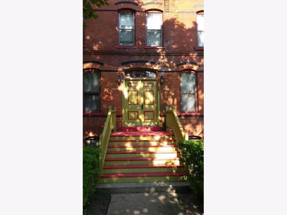 Homes & Condos & Townhomes Rented Cottage Grove Heights Chicago Illinois, 11221 Champlain