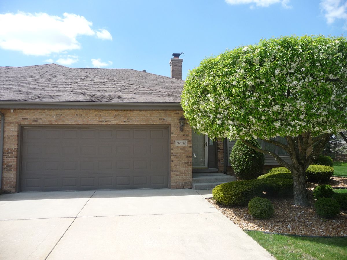 Townhomes Sold Hunt Club Estates Frankfort Illinois, 9442 Ashley