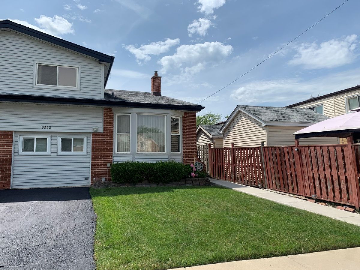 Condos & Townhomes Sold West Golf Mill Duplexes Des Plaines Illinois, 9252 Aspen