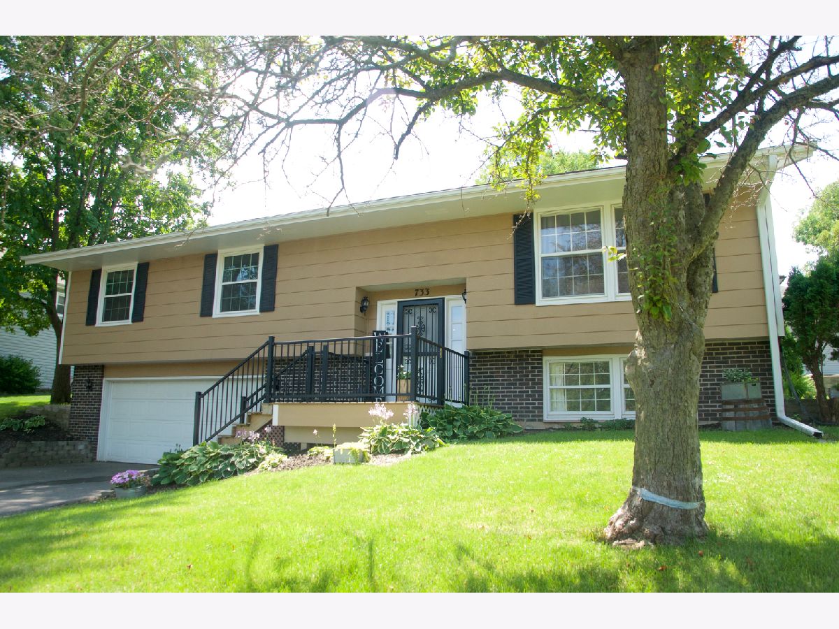 Homes Sold Oak Manor Marengo Illinois, 733 Royal Oak