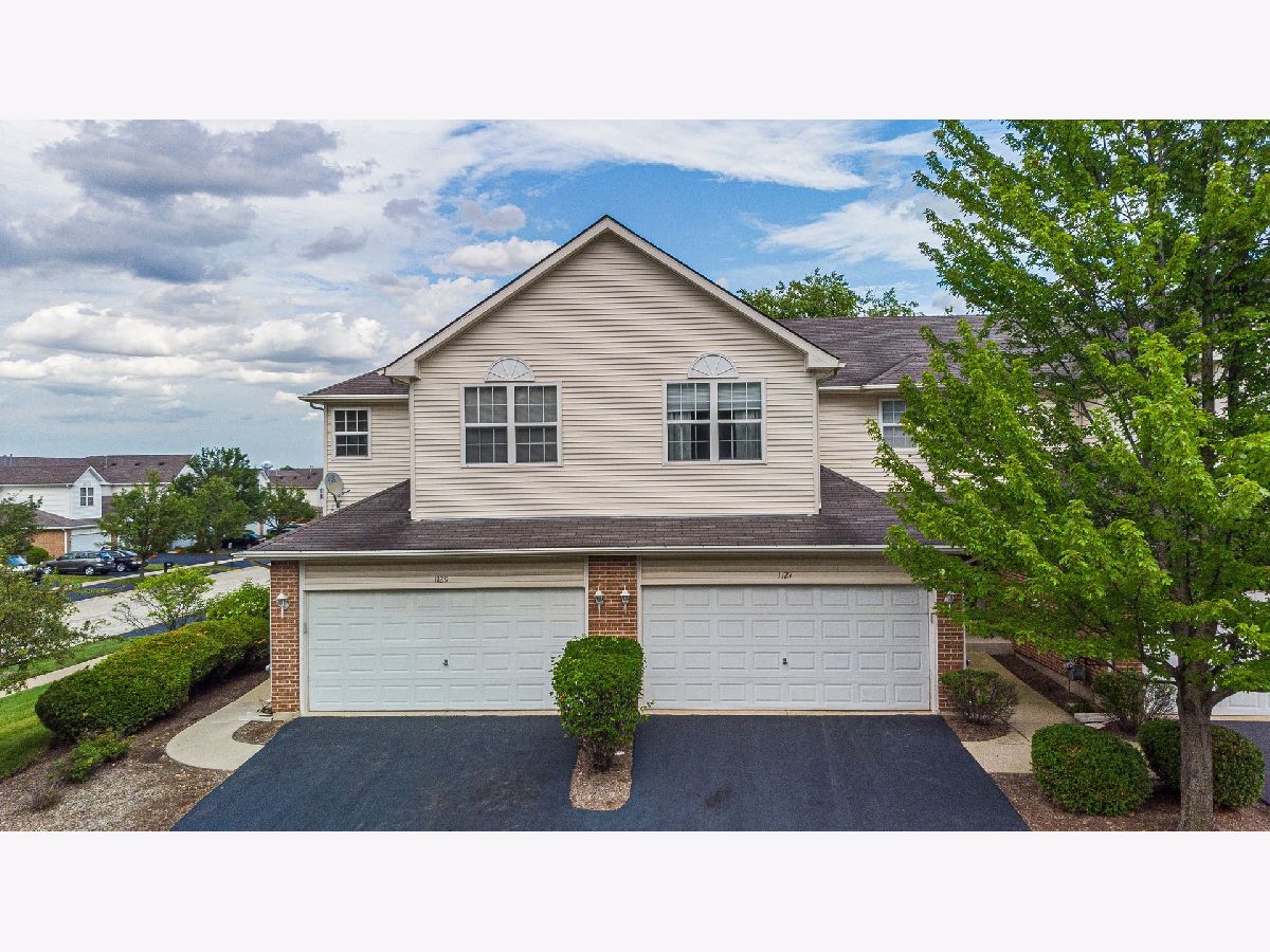 Townhomes & Condos & Homes Sold Greenbriar Glendale Heights Illinois, 1129 Coventry