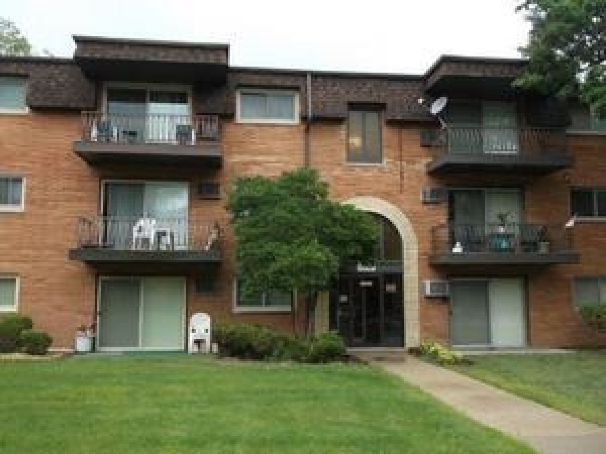 Homes & Condominiums Sold Forest Glen Lansing Illinois, 18555 Hickory