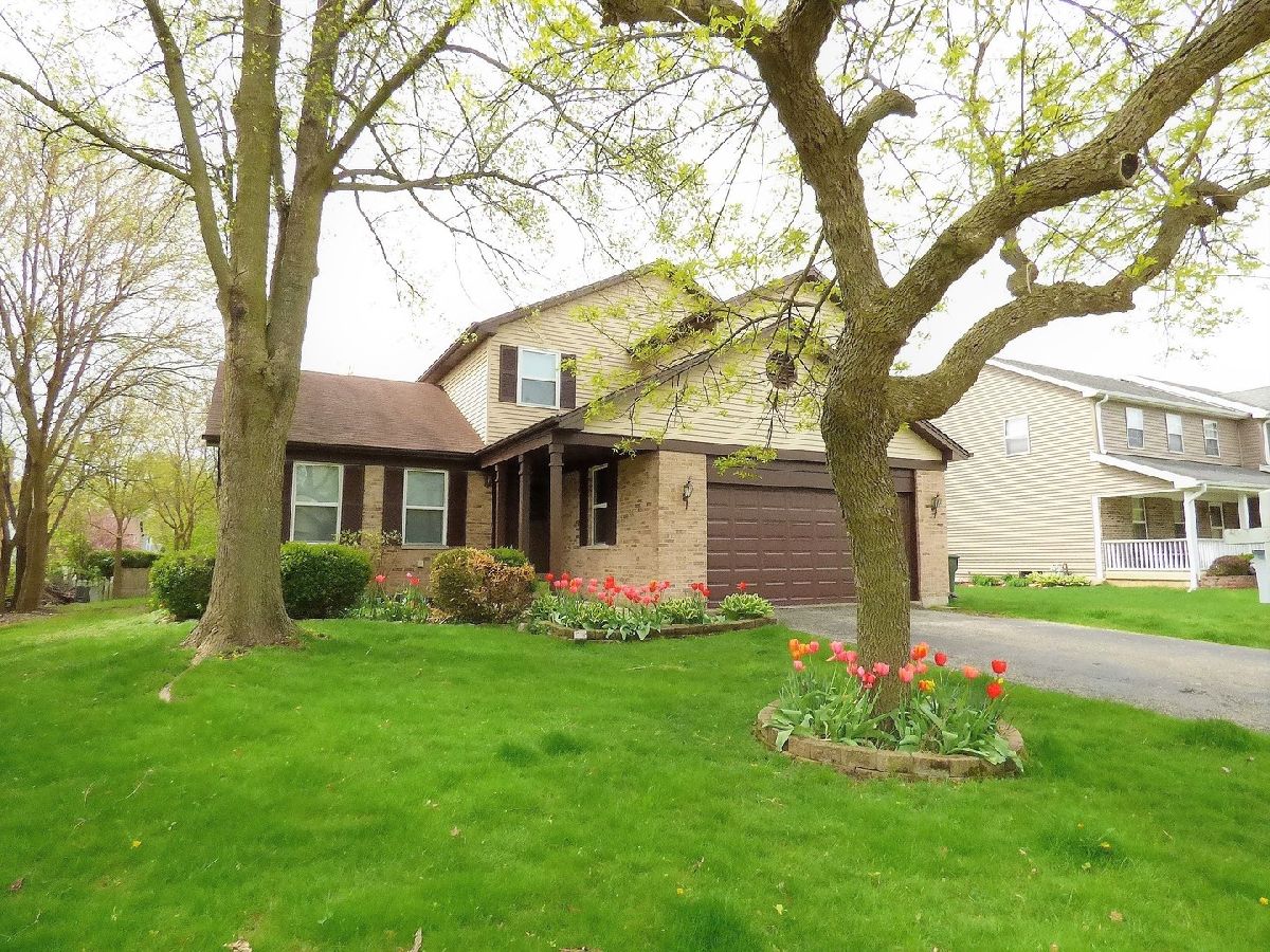 Homes Rented Hillhurst Cary Illinois, 341 Wooded Knoll