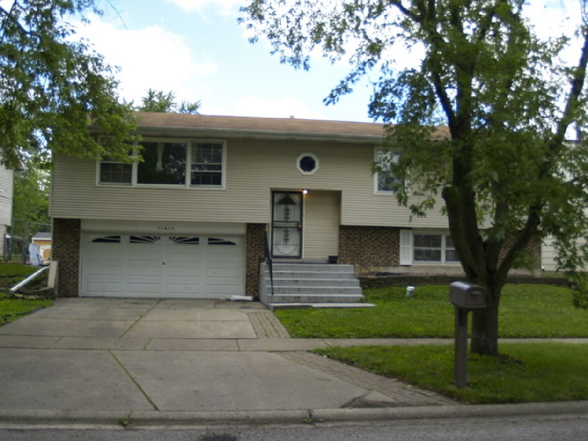 Homes & Condos & Townhomes Sold Surreybrook Sauk Village Illinois, 21620 Jeffrey