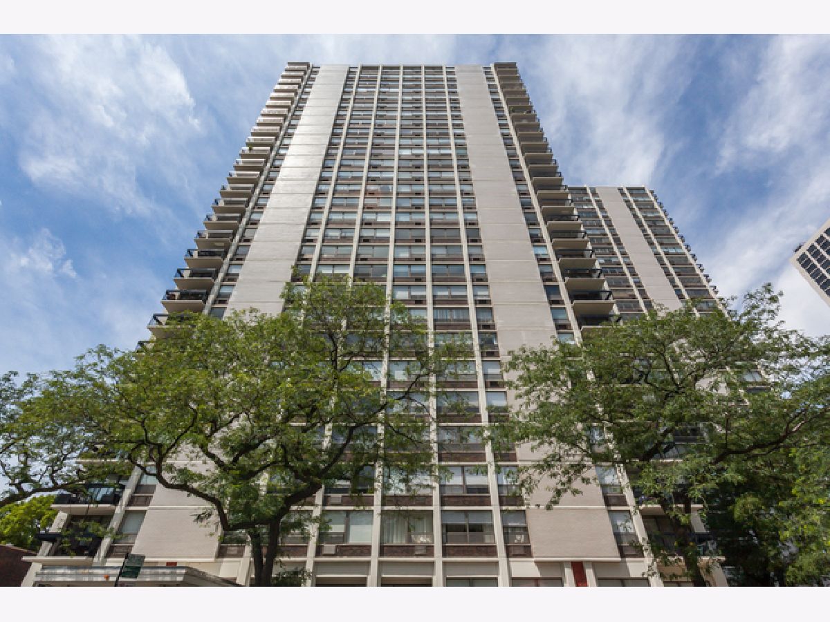 Condominiums Rented Bryant House Chicago Illinois, 1455 Sandburg