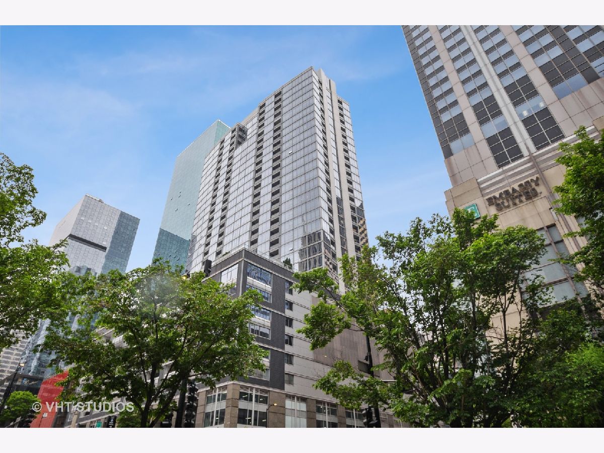 Condominiums Rented Fairbanks At Cityfront Chicago Illinois, 240 Illinois