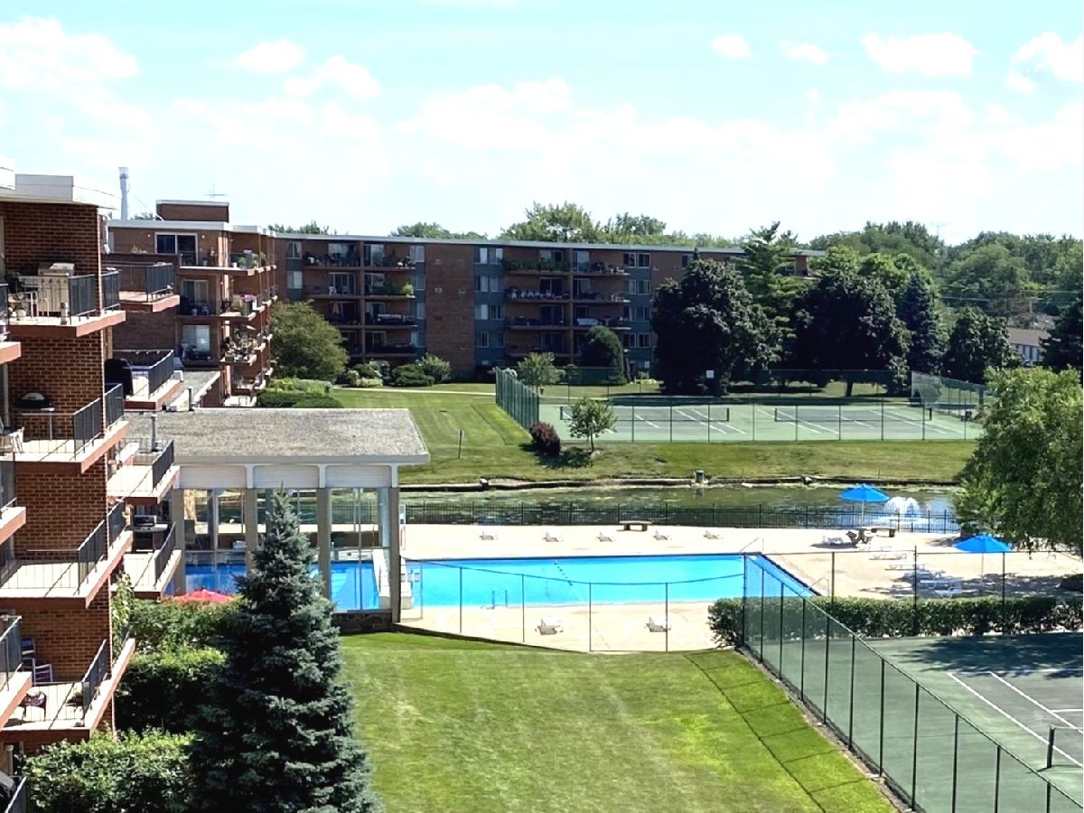 Condominiums Rented Lake Run Prospect Heights Illinois, 18 Old Willow