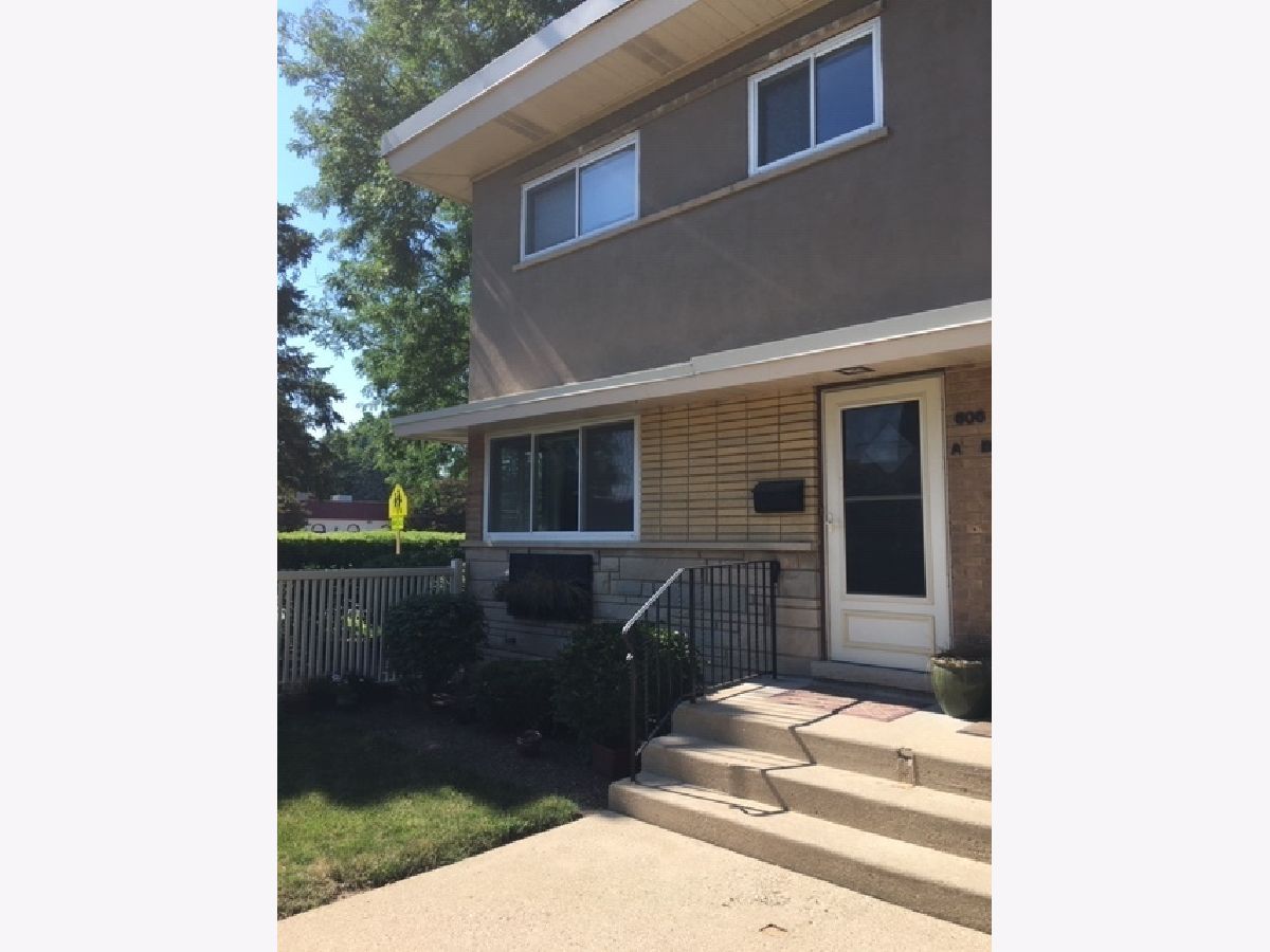 Townhomes Rented Austin Courts Libertyville Illinois, 606 Milwaukee