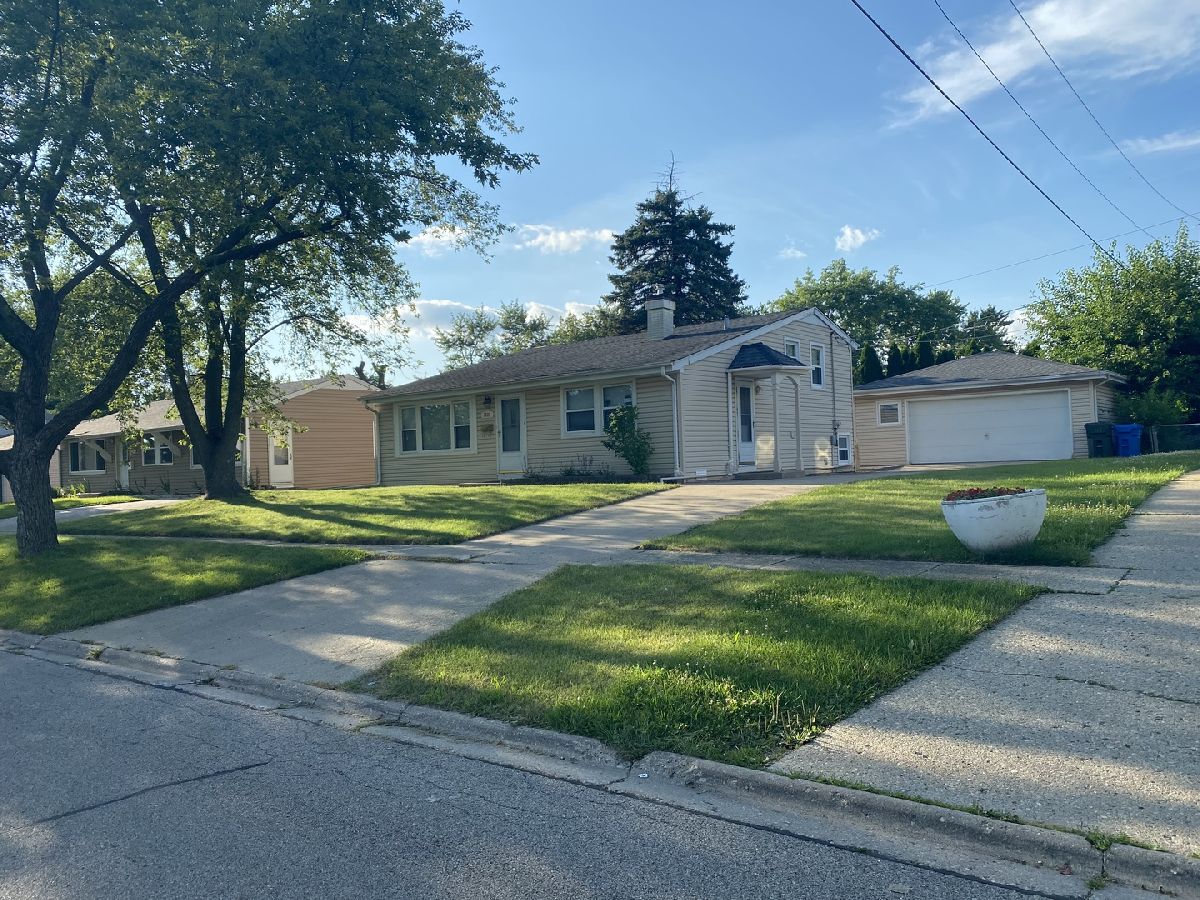Homes & Condos & Townhomes Rented Morningside Carpentersville Illinois, 1820 Endicott