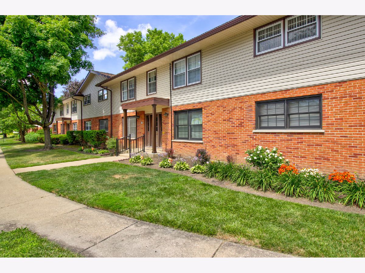 Condominiums Sold Washington Square Elk Grove Village Illinois, 219 Washington