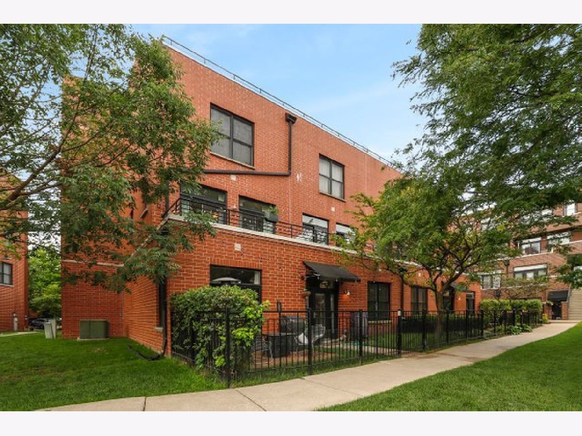 Townhomes & Homes Sold Riverwalk Chicago Illinois, 2342 Oakdale