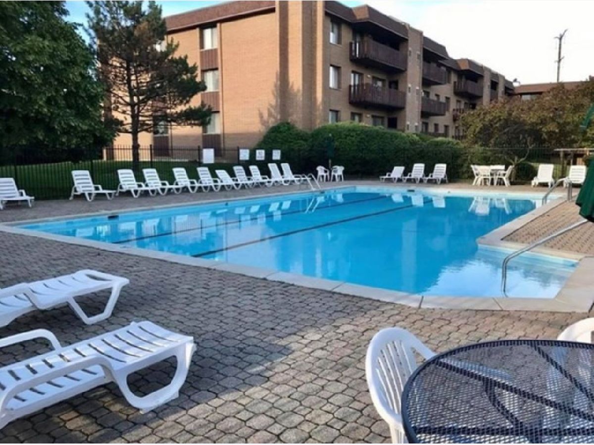 Condominiums Sold Americana Highland Park Illinois, 1795 Lake Cook