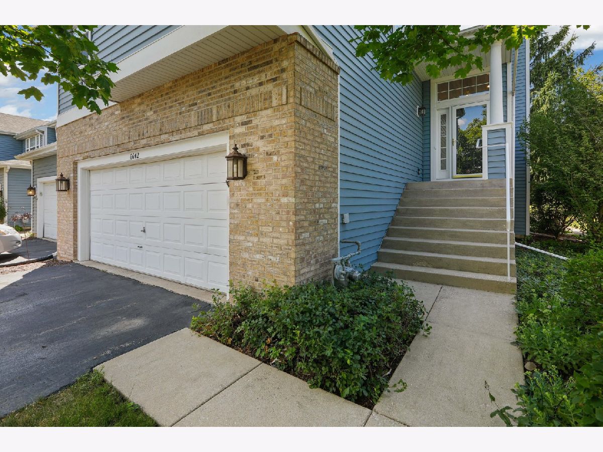 Townhomes Sold Nantucket Willowbrook Illinois, 6642 Snug Harbor