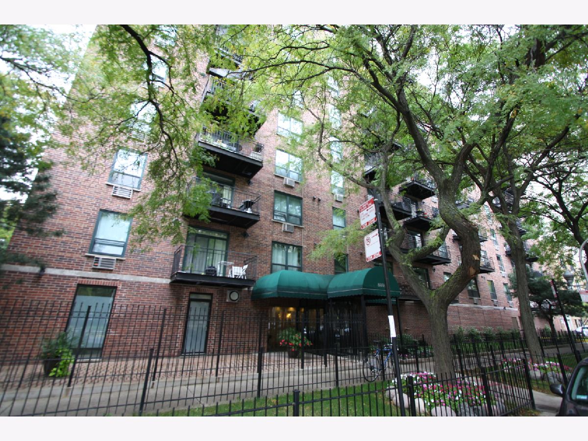 Condominiums Rented The Coronado Chicago Illinois, 3900 Pine Grove