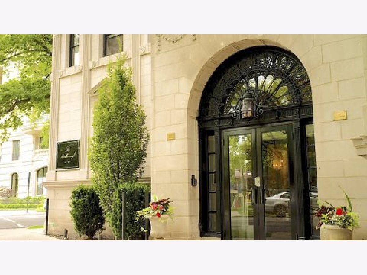 Condominiums Rented Marlborough Chicago Illinois, 2600 Lakeview