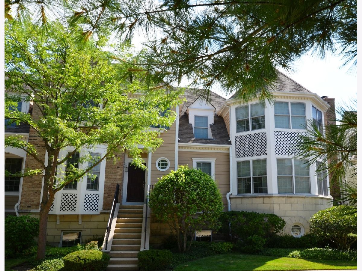 Townhomes & Homes Sold Liberty Grove Libertyville Illinois, 1914 Lynn