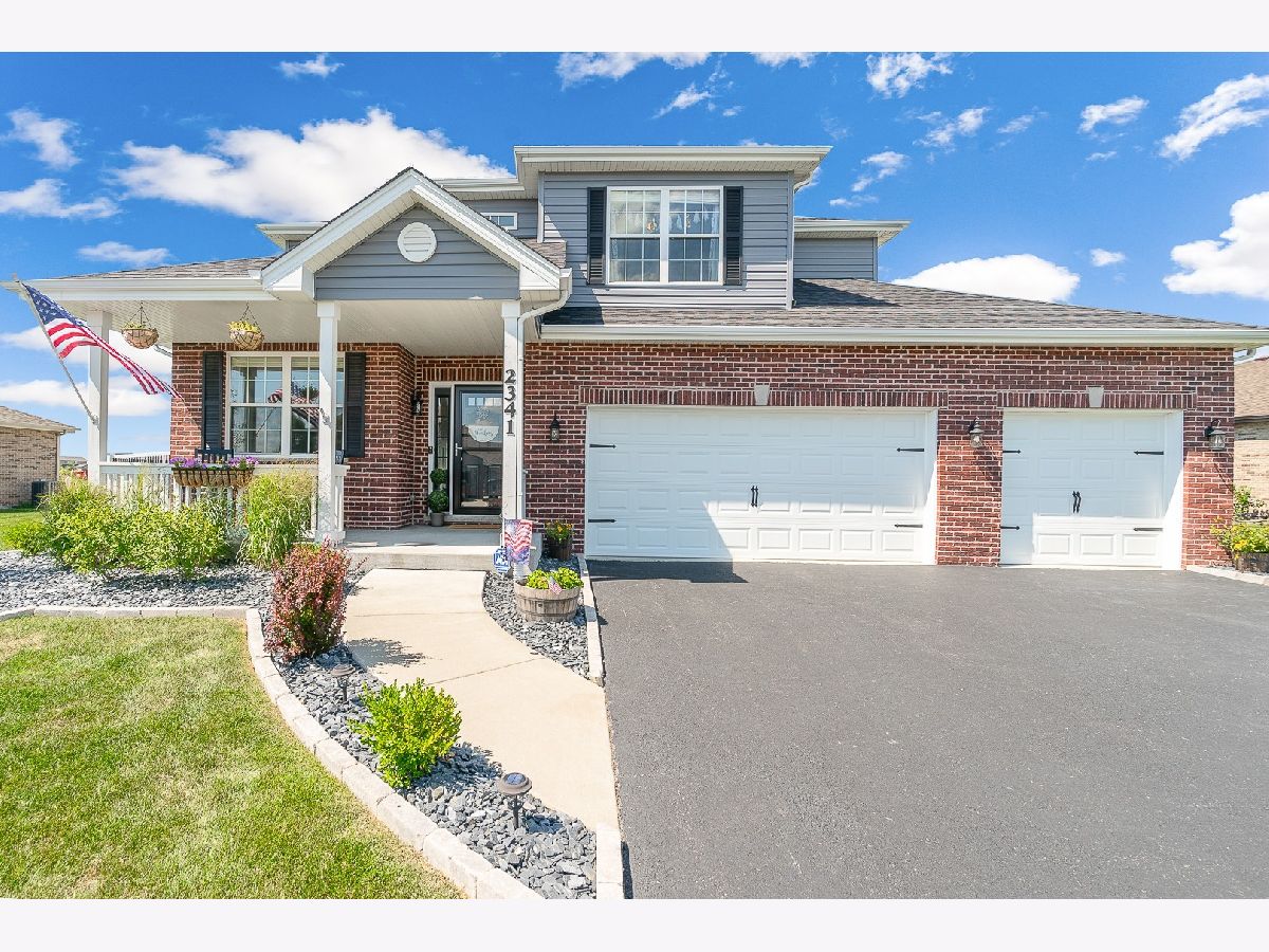 Homes & Condos & Townhomes Sold Sky Harbor New Lenox Illinois, 2341 Alta Vista