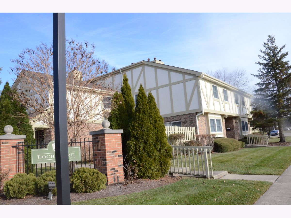 Townhomes & Condos Rented Lochshire Of Barrington Barrington Illinois, 824 Hillside