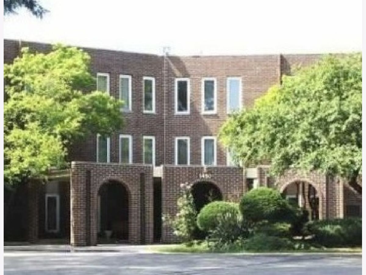 Condominiums Rented Sandpebble Walk Wheeling Illinois, 1450 Sandpebble