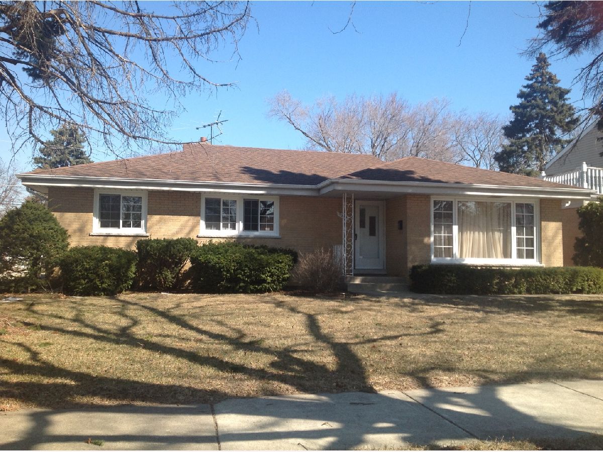 Homes & Condos & Townhomes Rented Lorel Park Skokie Illinois, 5344 Monroe