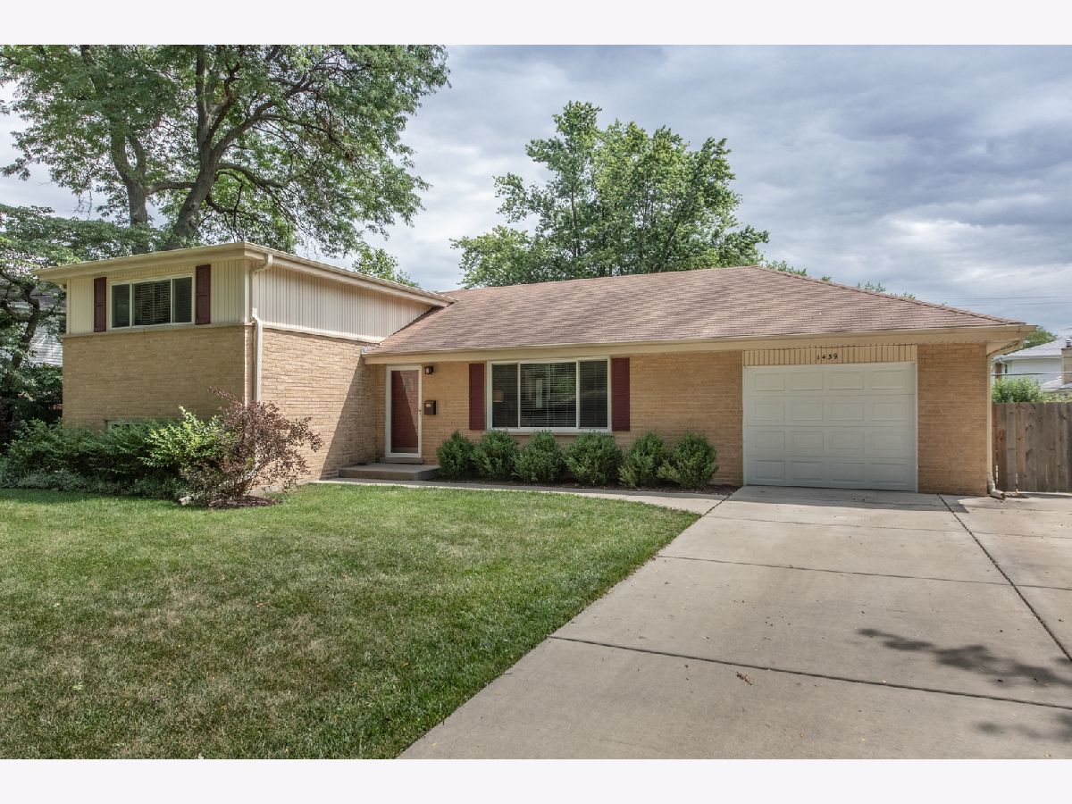 Homes Sold Hickory Meadows Arlington Heights Illinois, 1439 Hickory