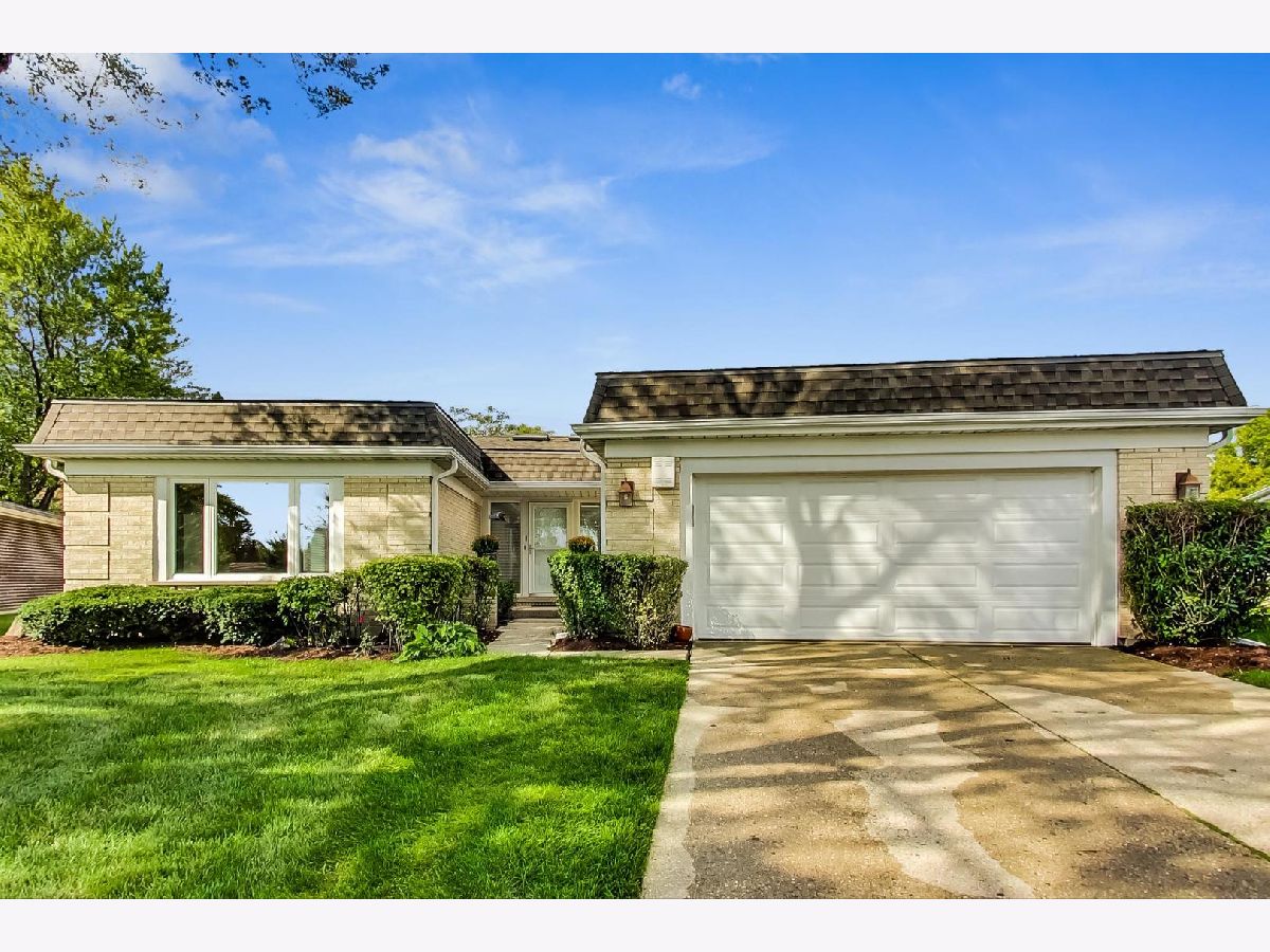 Homes Sold Villas West Northbrook Illinois, 2244 Valencia