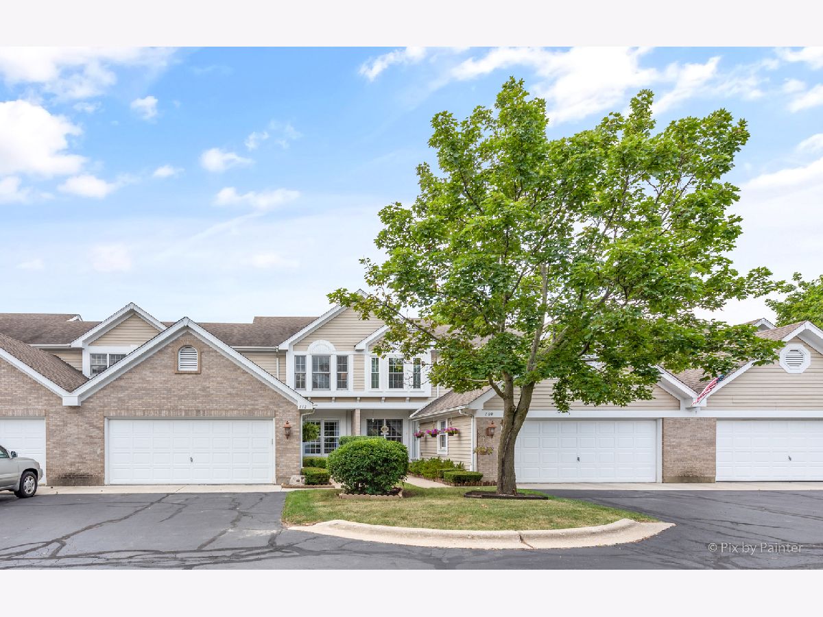 Townhomes Sold Regency Park Crystal Lake Illinois, 712 Regency Park