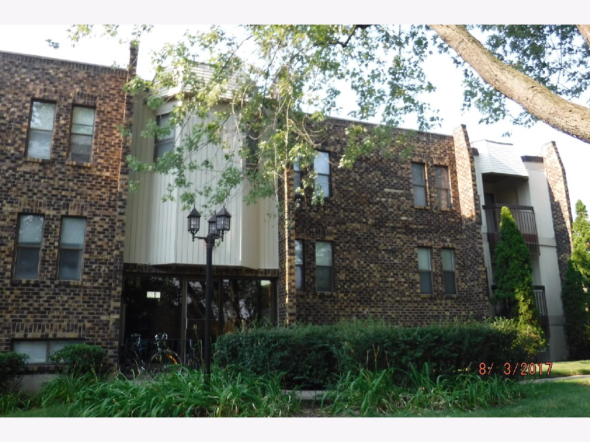 Condominiums & Homes Rented Country Club Woodridge Illinois, 2287 Country Club