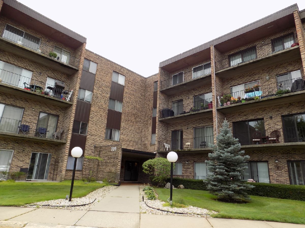 Condominiums Rented Lakeside Villas Mount Prospect Illinois, 701 Huntington Commons