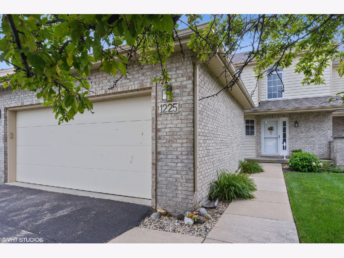 Townhomes Sold Gidden Greens Dekalb Illinois, 1225 Green