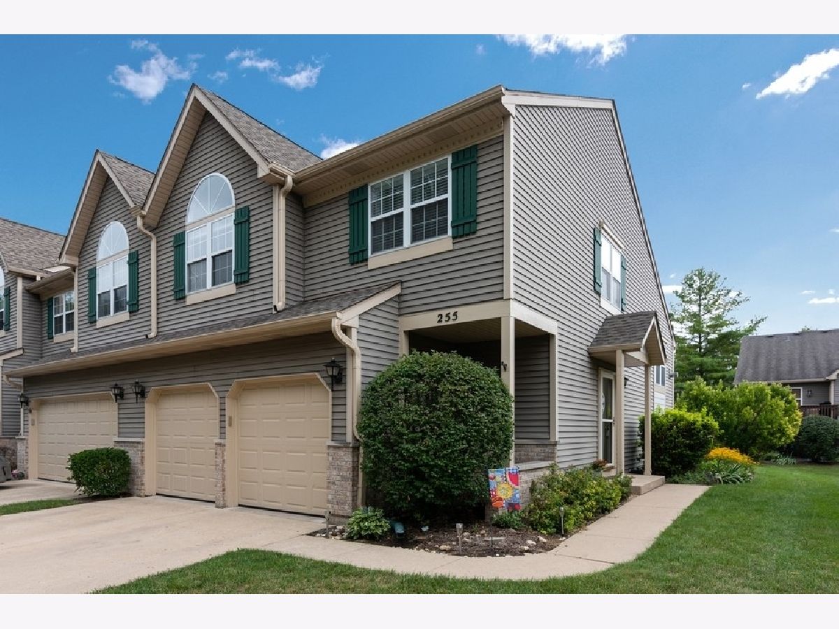 Townhomes Sold Dunridge Condos East Dundee Illinois, 255 Dunridge