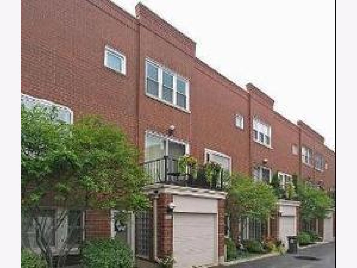 Townhomes Rented Terra Cotta Village Chicago Illinois, 1777 Altgeld