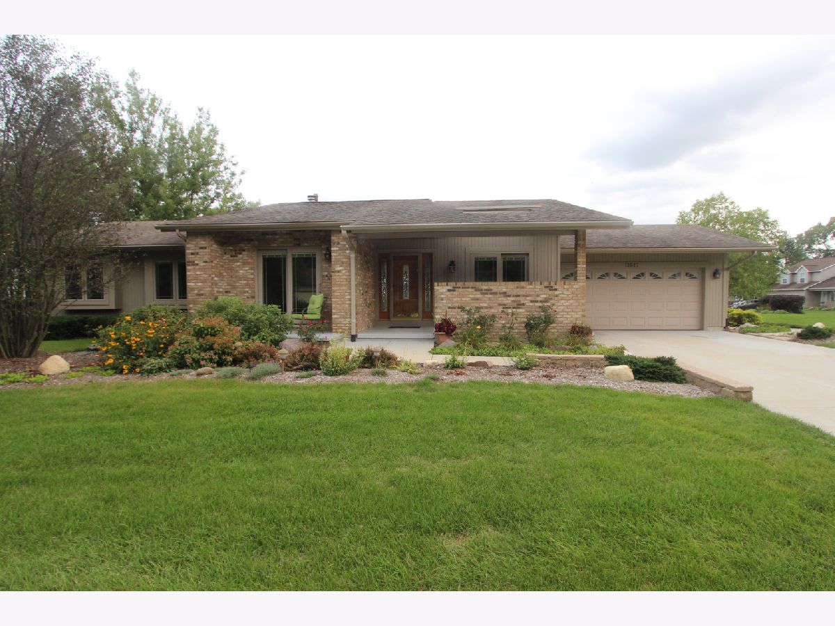 Homes Sold Dutch Crest Woodstock Illinois, 11617 Halma