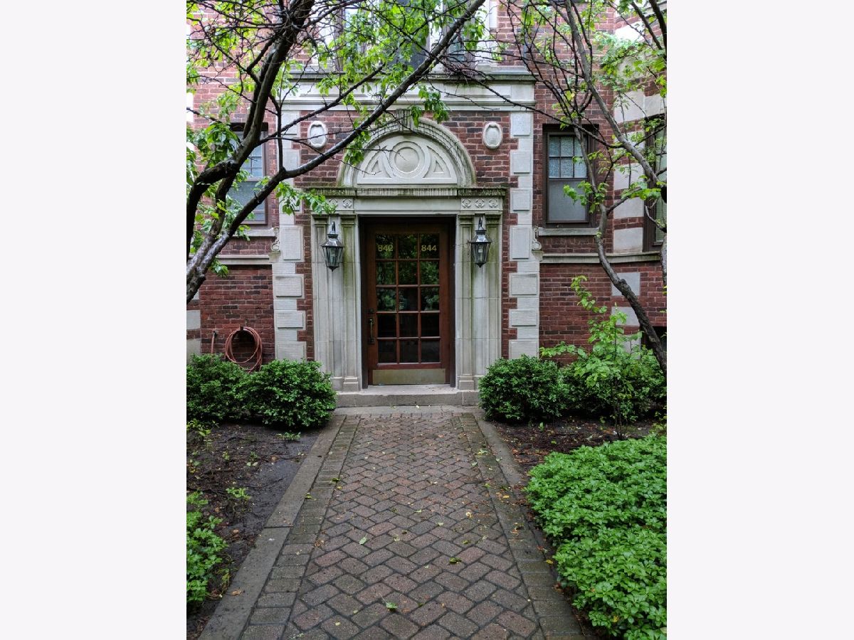 Condominiums Rented Fountain Court Evanston Illinois, 842 Hinman